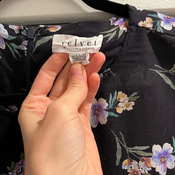 Velvet by graham and Spencer Winola Floral Printed Challis dress size medium - Picture 11 of 11